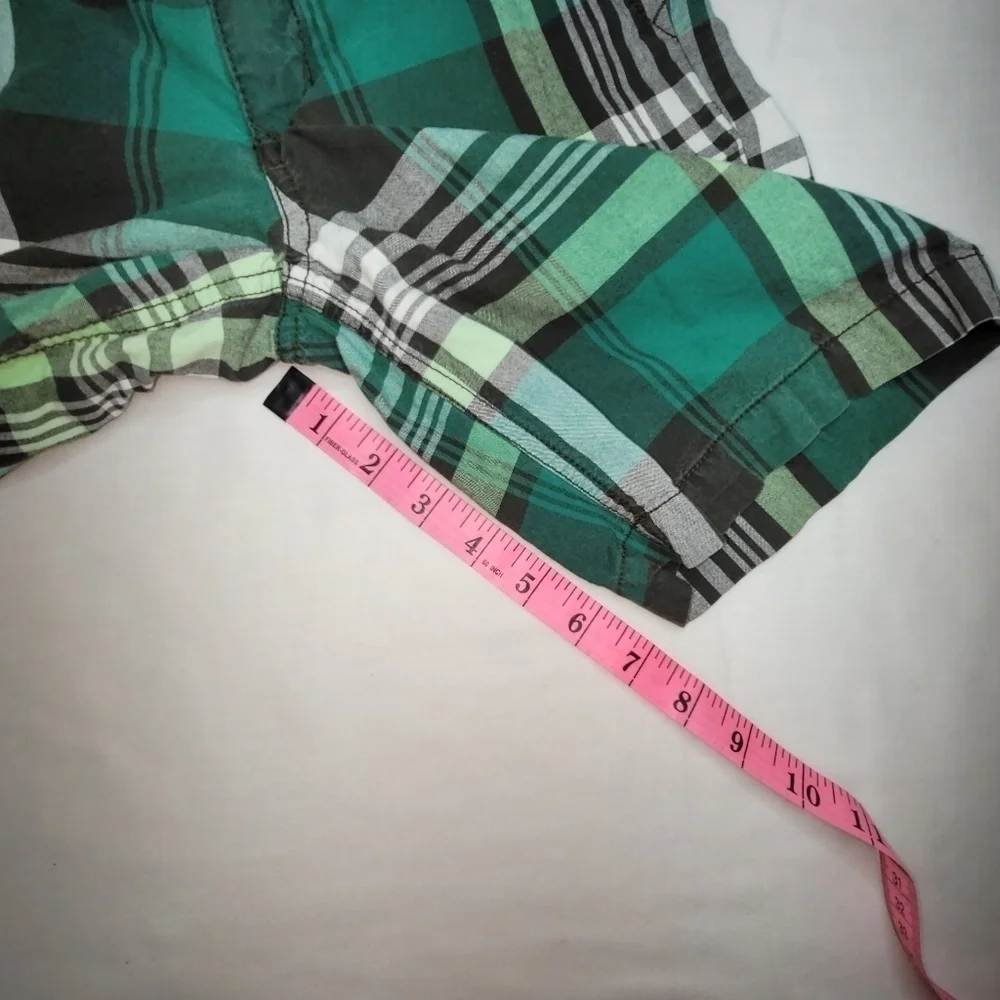 Old Navy Green and White Plaid Little Boy's Dress Shorts Size 6